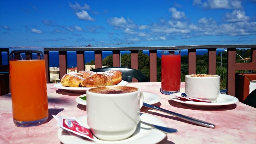 ザンブローネ San Carlo - Terrazzo Sul Mare Con Ristorante E Pizzeria Bed & Breakfast エクステリア 写真